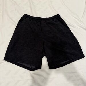 lululemon athletica Men's Black Heather pacebreaker Shorts - M - 7”